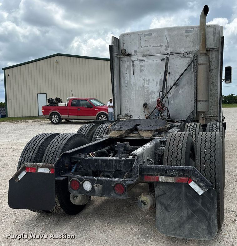 image for item DY0699 1999 Kenworth T600 semi truck