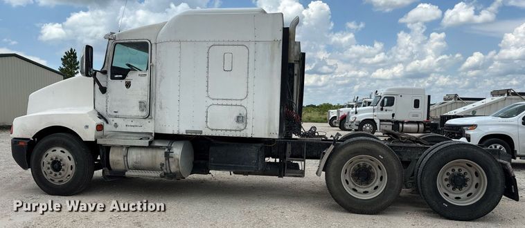 image for item DY0699 1999 Kenworth T600 semi truck