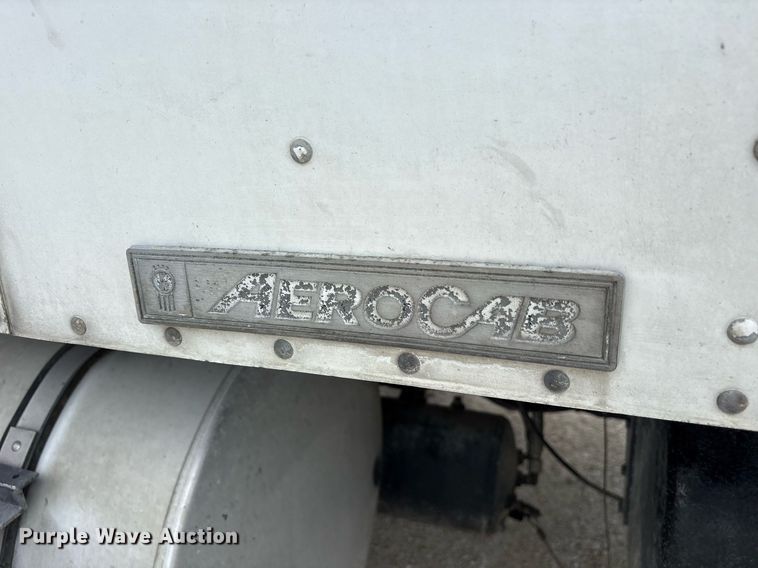 image for item DY0699 1999 Kenworth T600 semi truck