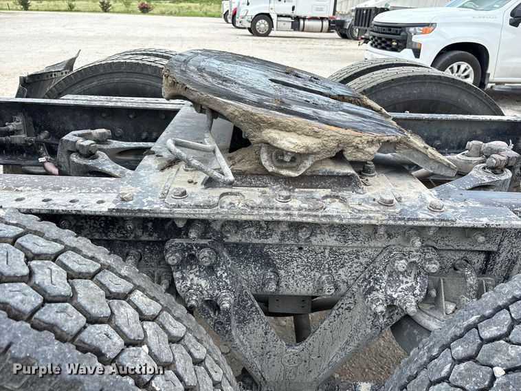 image for item DY0699 1999 Kenworth T600 semi truck