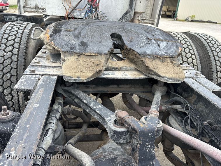 image for item DY0699 1999 Kenworth T600 semi truck