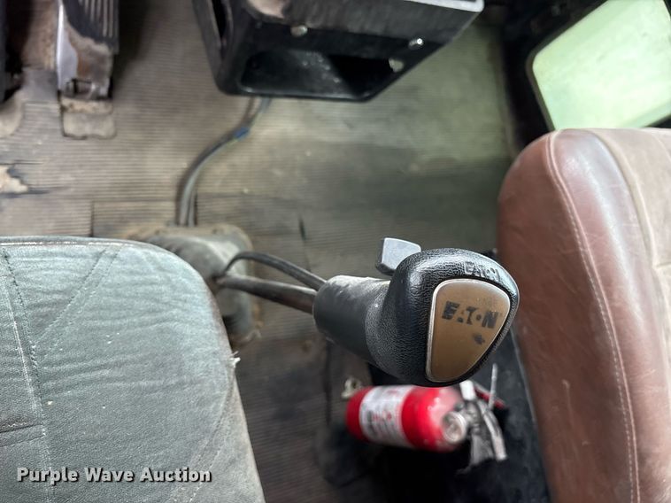 image for item DY0699 1999 Kenworth T600 semi truck