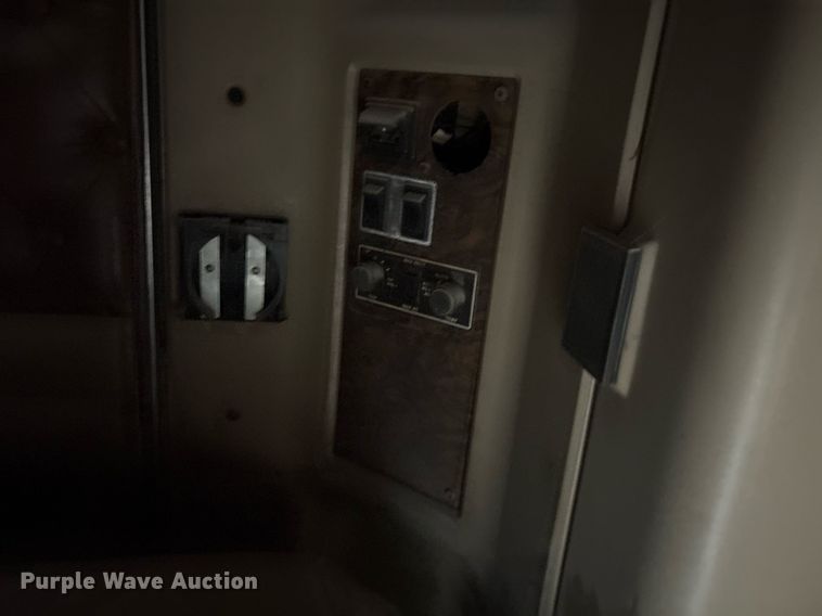 image for item DY0699 1999 Kenworth T600 semi truck