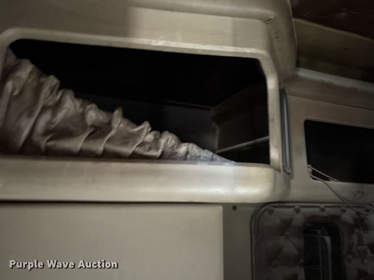 image for item DY0699 1999 Kenworth T600 semi truck