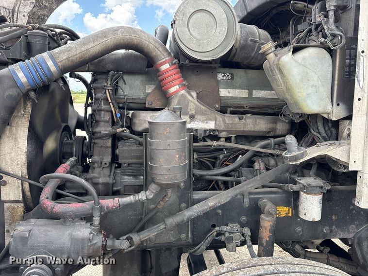 image for item DY0699 1999 Kenworth T600 semi truck