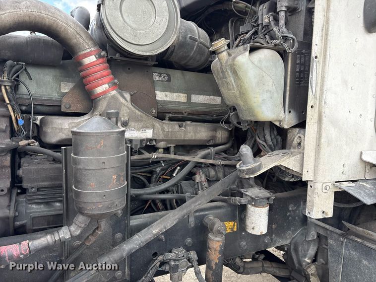 image for item DY0699 1999 Kenworth T600 semi truck