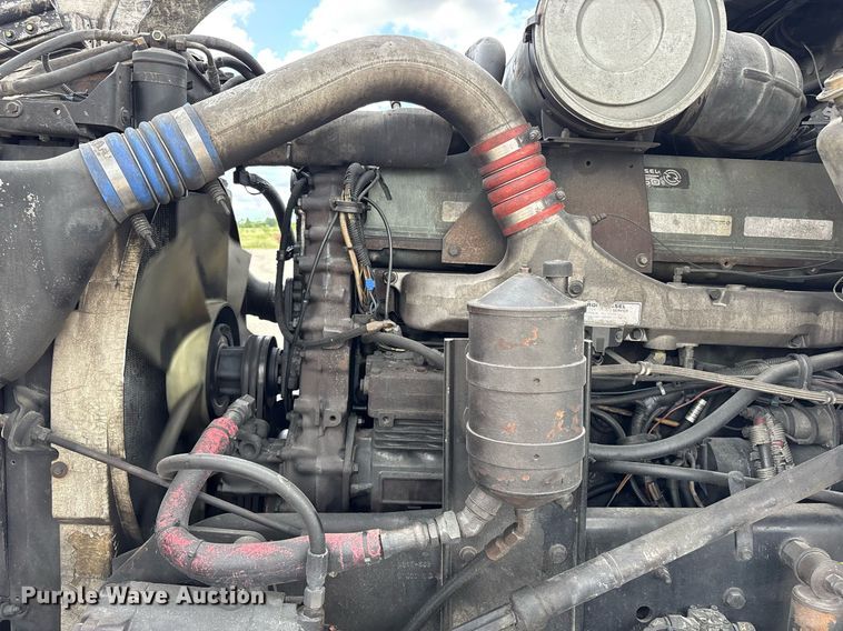 image for item DY0699 1999 Kenworth T600 semi truck