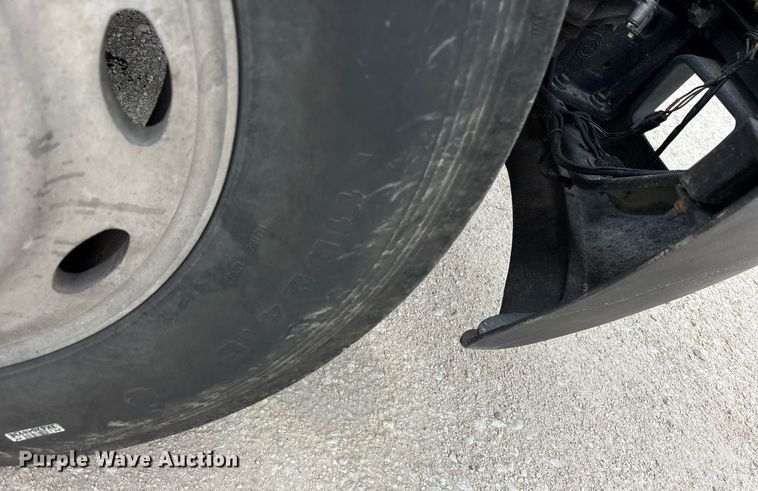 image for item DY0699 1999 Kenworth T600 semi truck