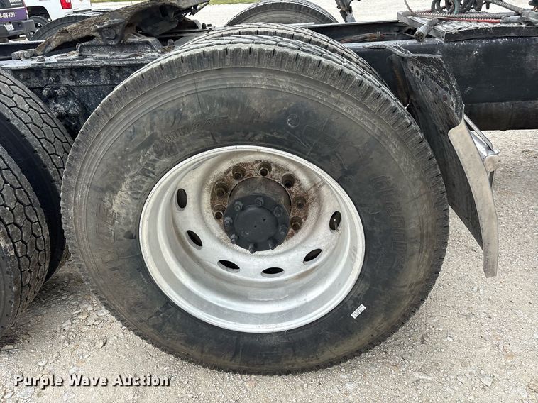 image for item DY0699 1999 Kenworth T600 semi truck