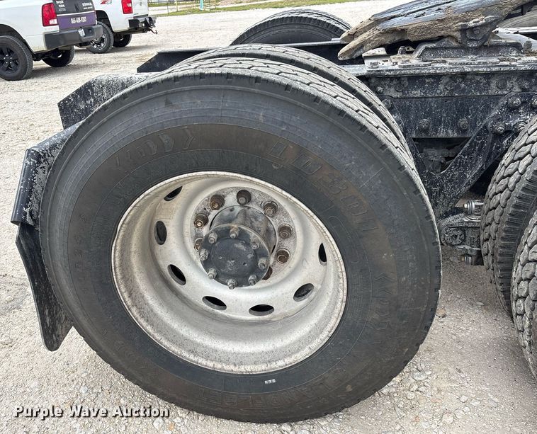 image for item DY0699 1999 Kenworth T600 semi truck