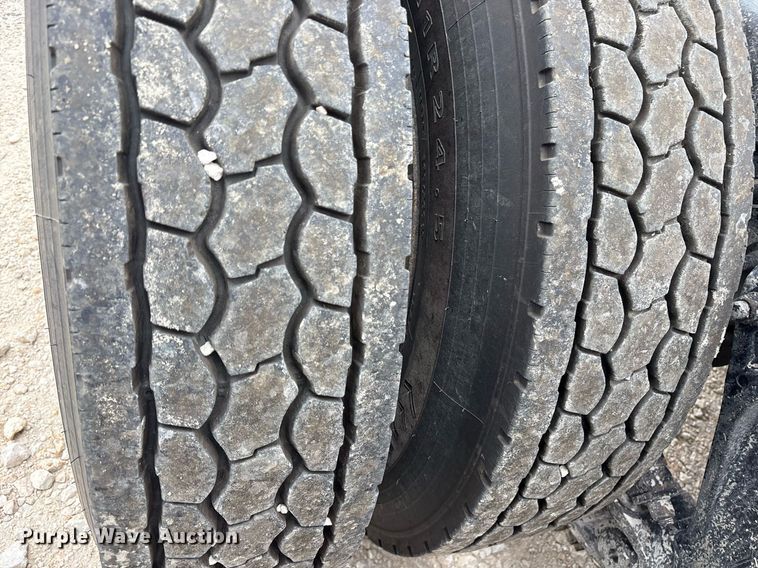 image for item DY0699 1999 Kenworth T600 semi truck