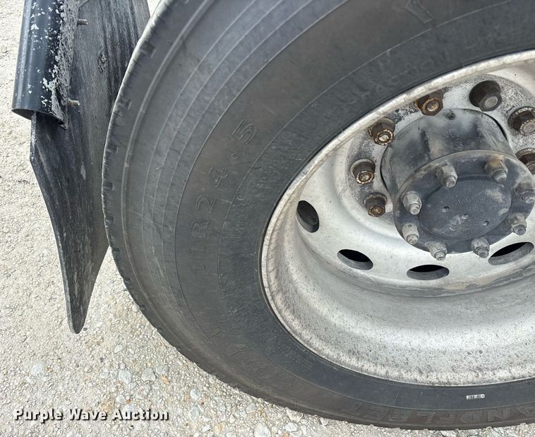 image for item DY0699 1999 Kenworth T600 semi truck