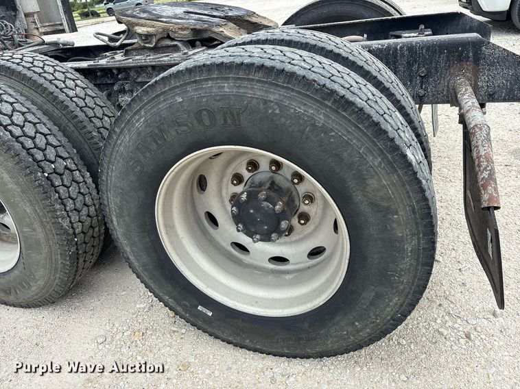 image for item DY0699 1999 Kenworth T600 semi truck