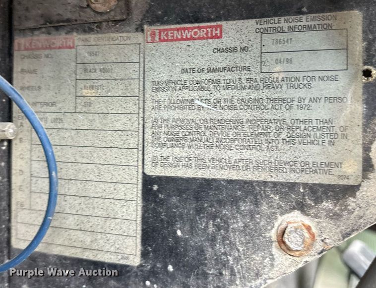 image for item DY0699 1999 Kenworth T600 semi truck