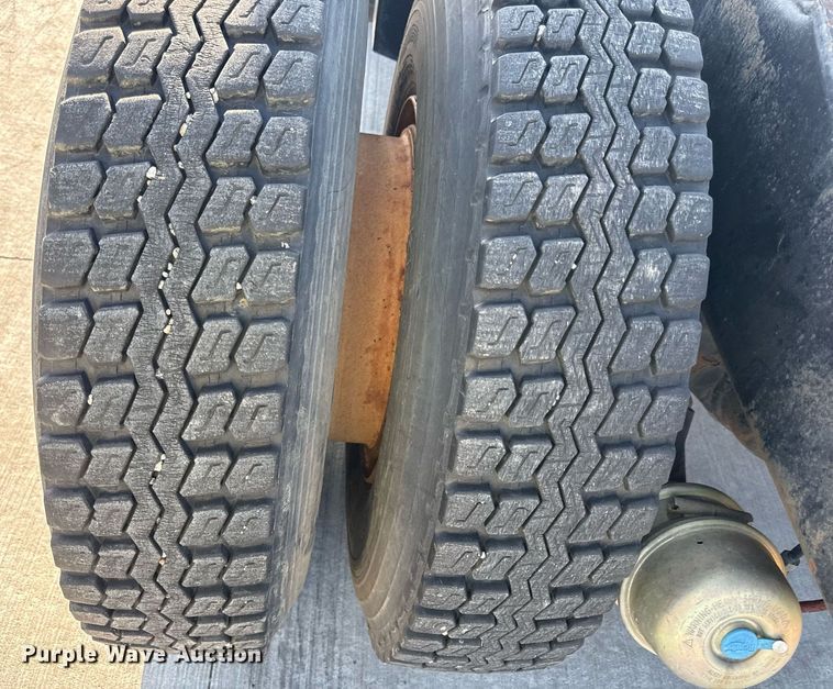 image for item DY8088 Ottawa YT30 yard truck