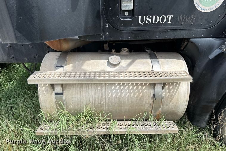 image for item DZ8625 2007 International 9200i semi truck