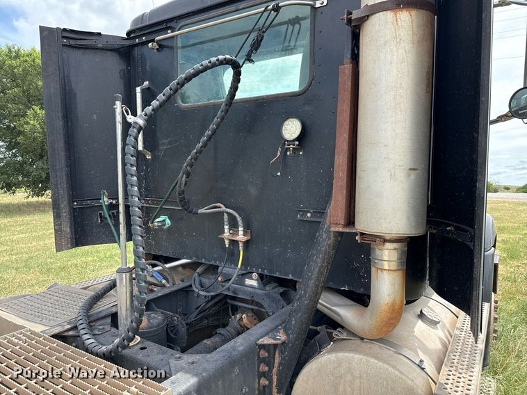 image for item DZ8625 2007 International 9200i semi truck