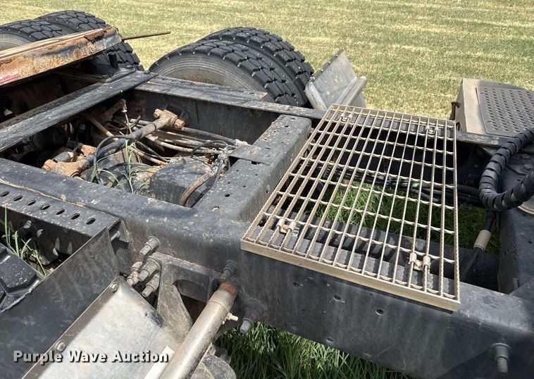 image for item DZ8625 2007 International 9200i semi truck