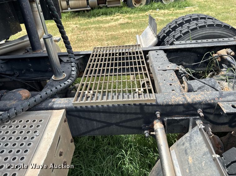 image for item DZ8625 2007 International 9200i semi truck