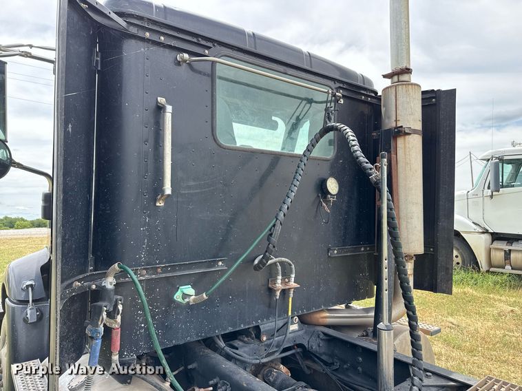 image for item DZ8625 2007 International 9200i semi truck