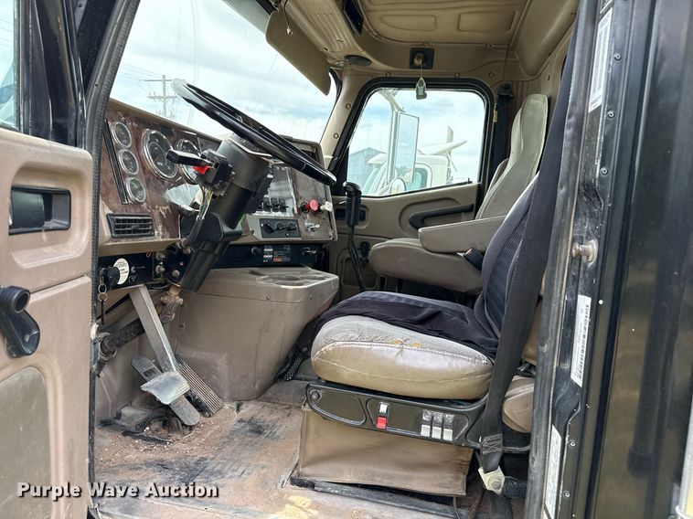 image for item DZ8625 2007 International 9200i semi truck