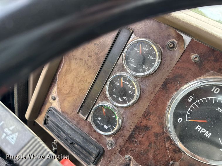 image for item DZ8625 2007 International 9200i semi truck