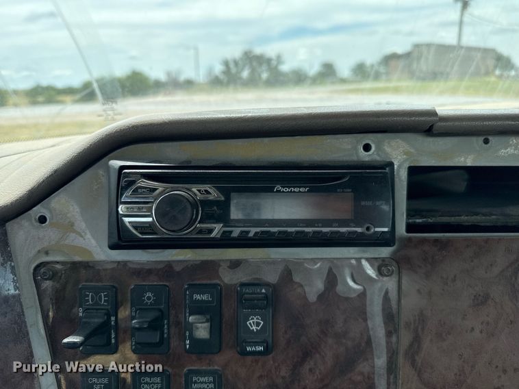 image for item DZ8625 2007 International 9200i semi truck