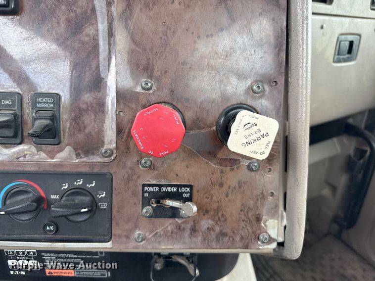 image for item DZ8625 2007 International 9200i semi truck