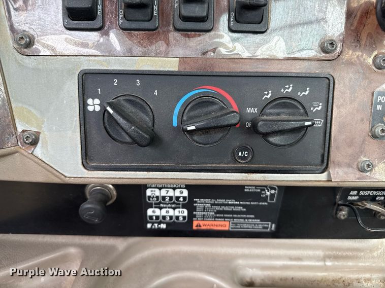 image for item DZ8625 2007 International 9200i semi truck