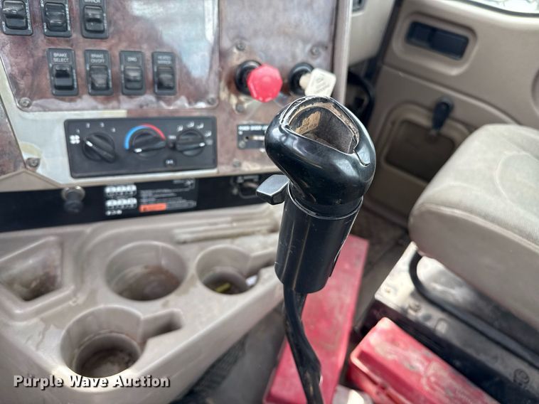 image for item DZ8625 2007 International 9200i semi truck