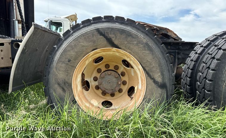 image for item DZ8625 2007 International 9200i semi truck