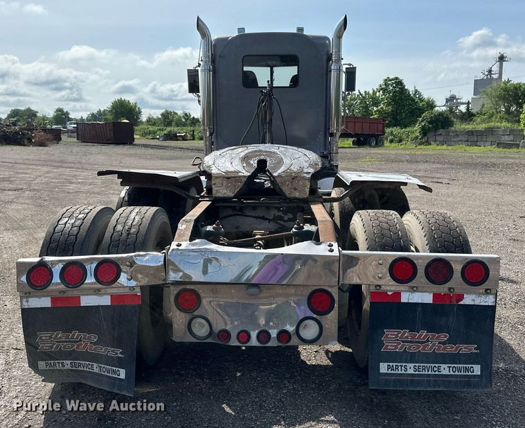 image for item EB2674 2009 Peterbilt 386 semi truck