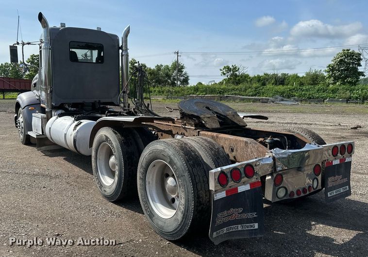 2009 Peterbilt 386 semi truck in South Saint Paul, MN | Item
