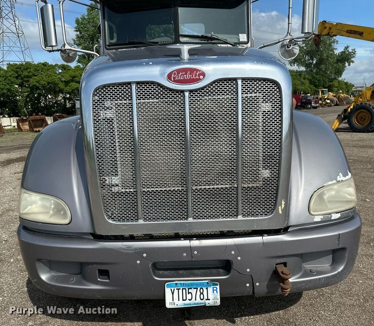 image for item EB2674 2009 Peterbilt 386 semi truck