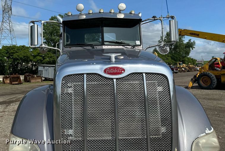 image for item EB2674 2009 Peterbilt 386 semi truck