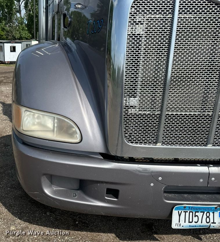 image for item EB2674 2009 Peterbilt 386 semi truck