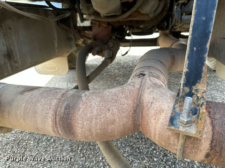 image for item EB2674 2009 Peterbilt 386 semi truck