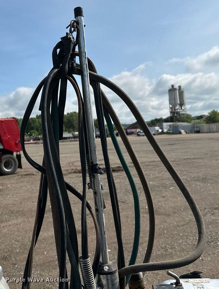 image for item EB2674 2009 Peterbilt 386 semi truck