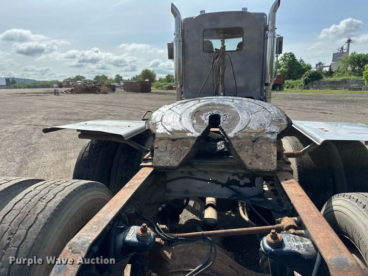 image for item EB2674 2009 Peterbilt 386 semi truck