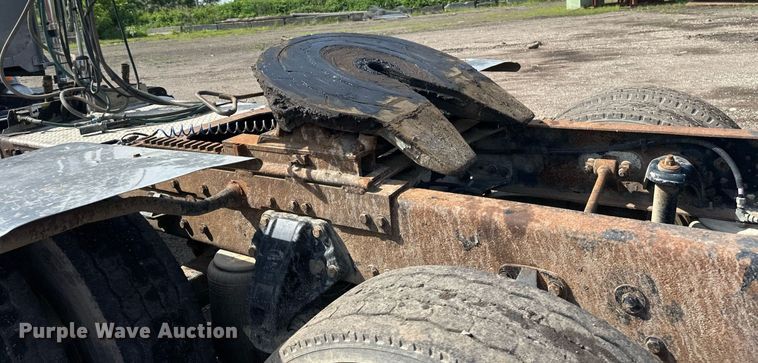 image for item EB2674 2009 Peterbilt 386 semi truck