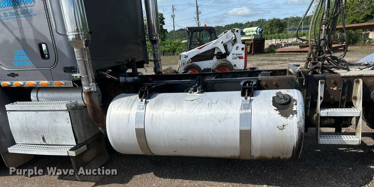 image for item EB2674 2009 Peterbilt 386 semi truck