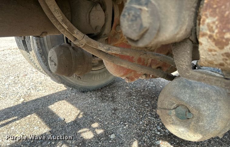 image for item EB2674 2009 Peterbilt 386 semi truck