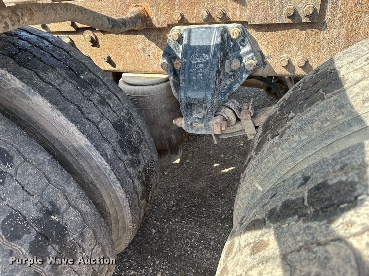 image for item EB2674 2009 Peterbilt 386 semi truck