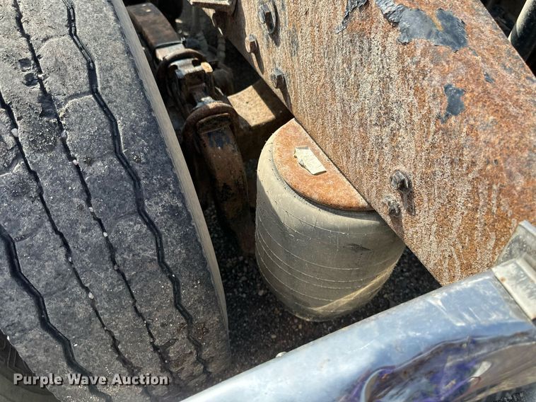 image for item EB2674 2009 Peterbilt 386 semi truck