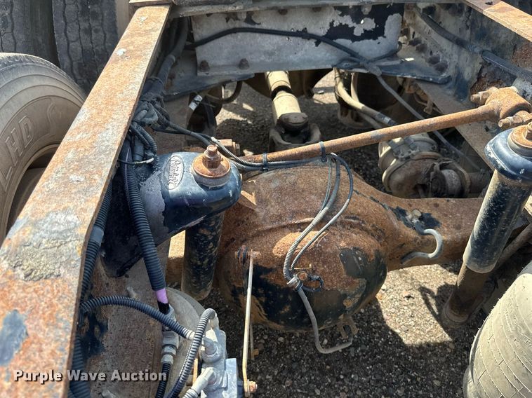 image for item EB2674 2009 Peterbilt 386 semi truck