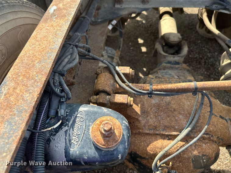 image for item EB2674 2009 Peterbilt 386 semi truck