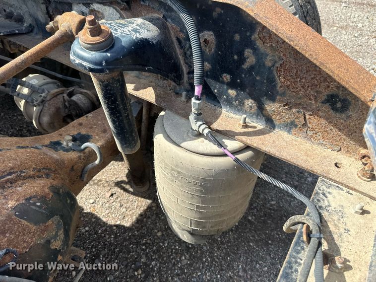 image for item EB2674 2009 Peterbilt 386 semi truck