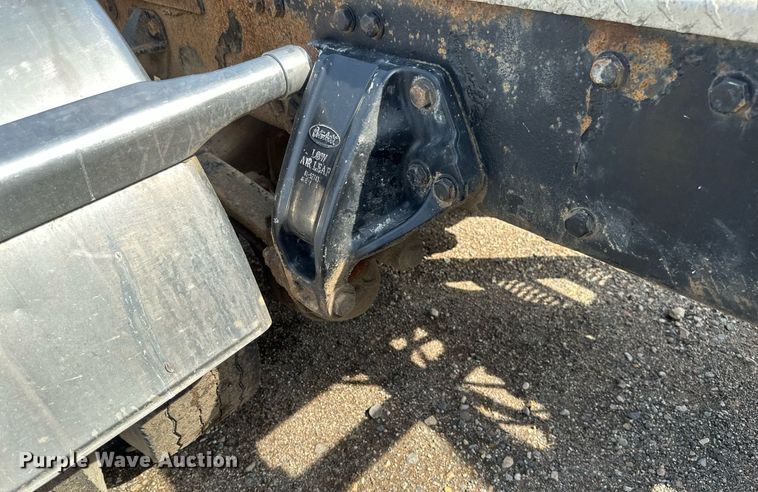 image for item EB2674 2009 Peterbilt 386 semi truck