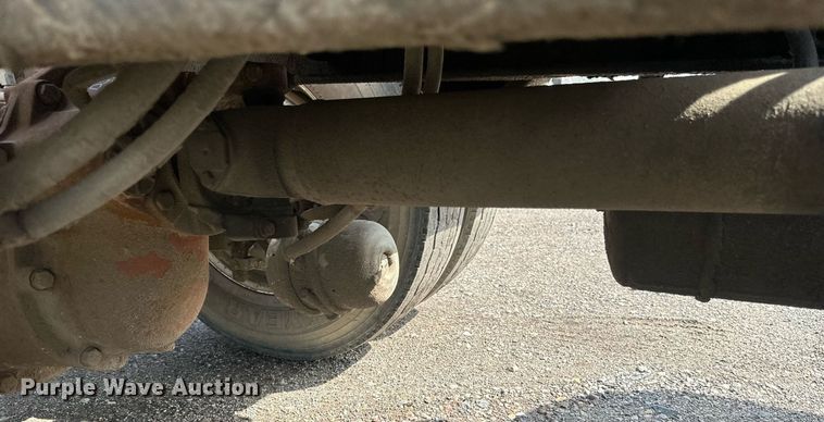 image for item EB2674 2009 Peterbilt 386 semi truck