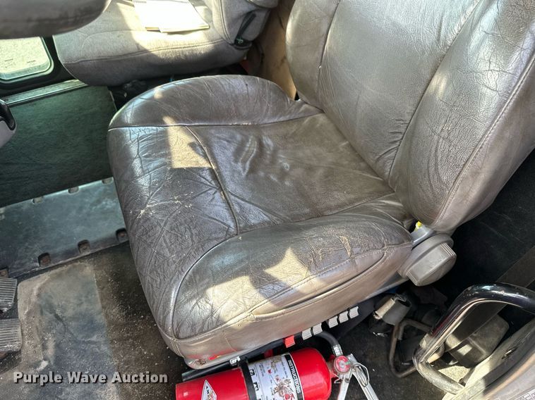 image for item EB2674 2009 Peterbilt 386 semi truck